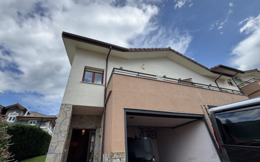 Chalet Bifamiliar en Areatza, Javier Uria